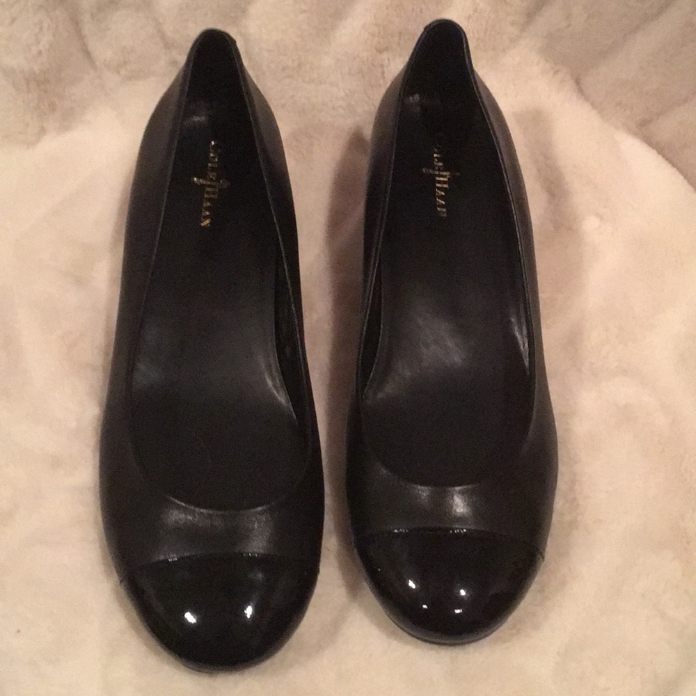 Black comfy flat shoes